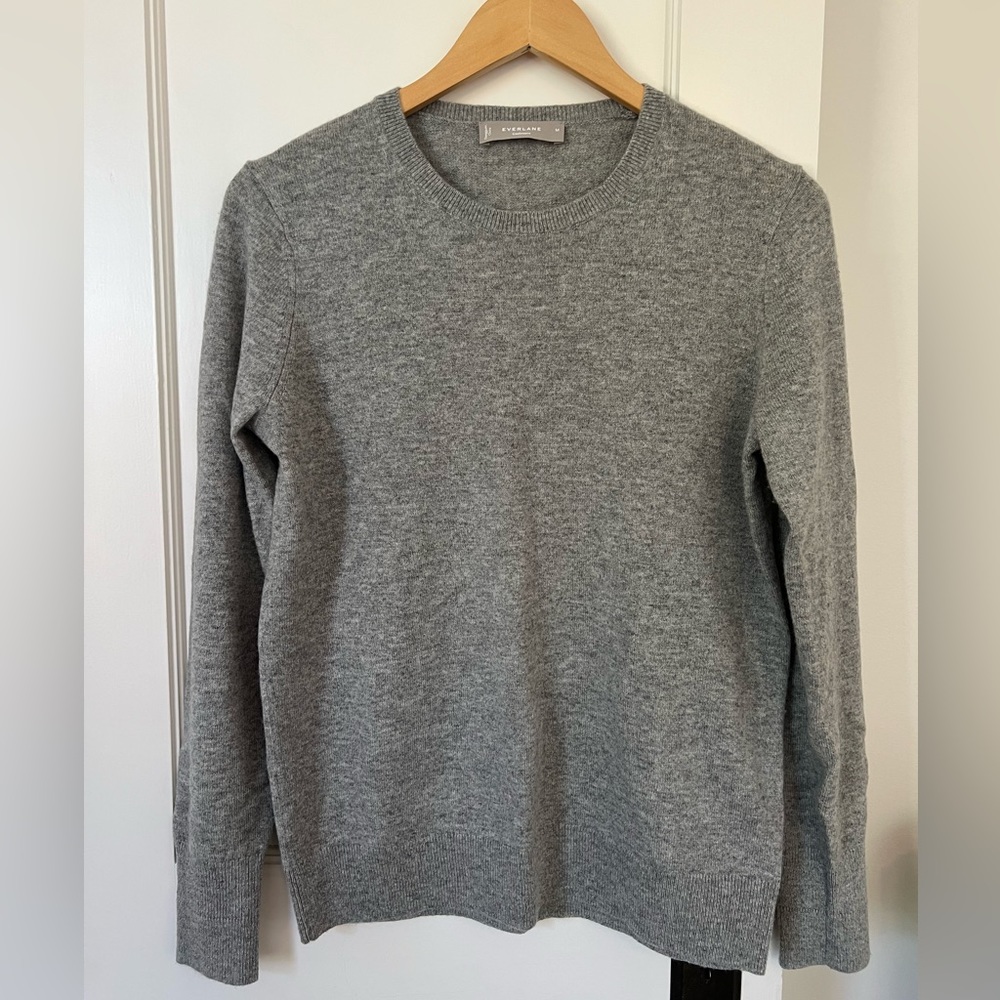 Everlane Cashmere Crewneck Sweater in Gray, Size Medium
